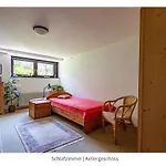Cozy Basement Guest Room In Quietness